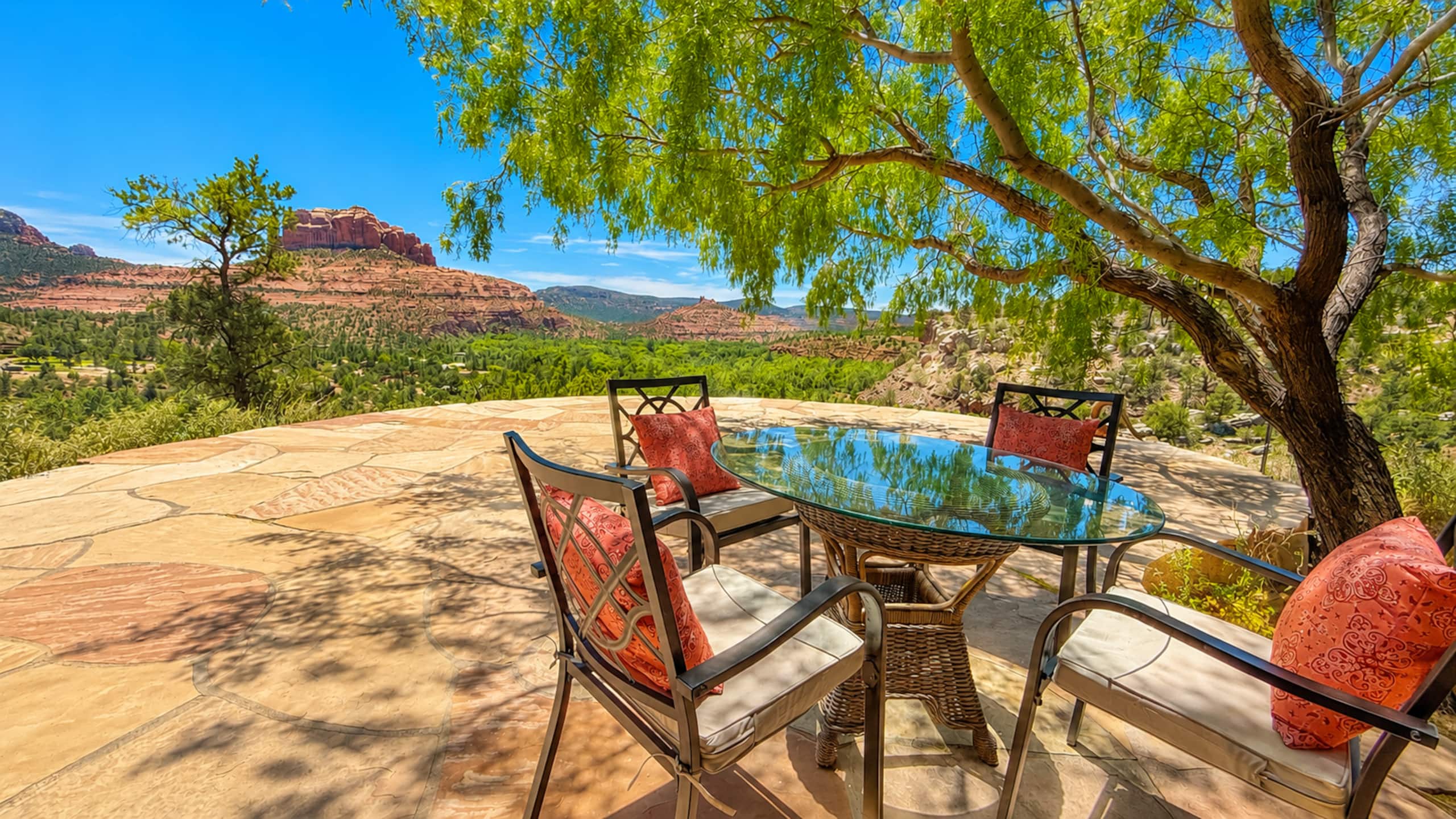 Patio seating with a table and chairs looking out to Cathedral Rock and the red rocks